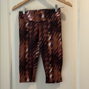 Equilibrium HighEnd Activewear Brand Brown Pattern 12%Spandex Capri Leggings ML
